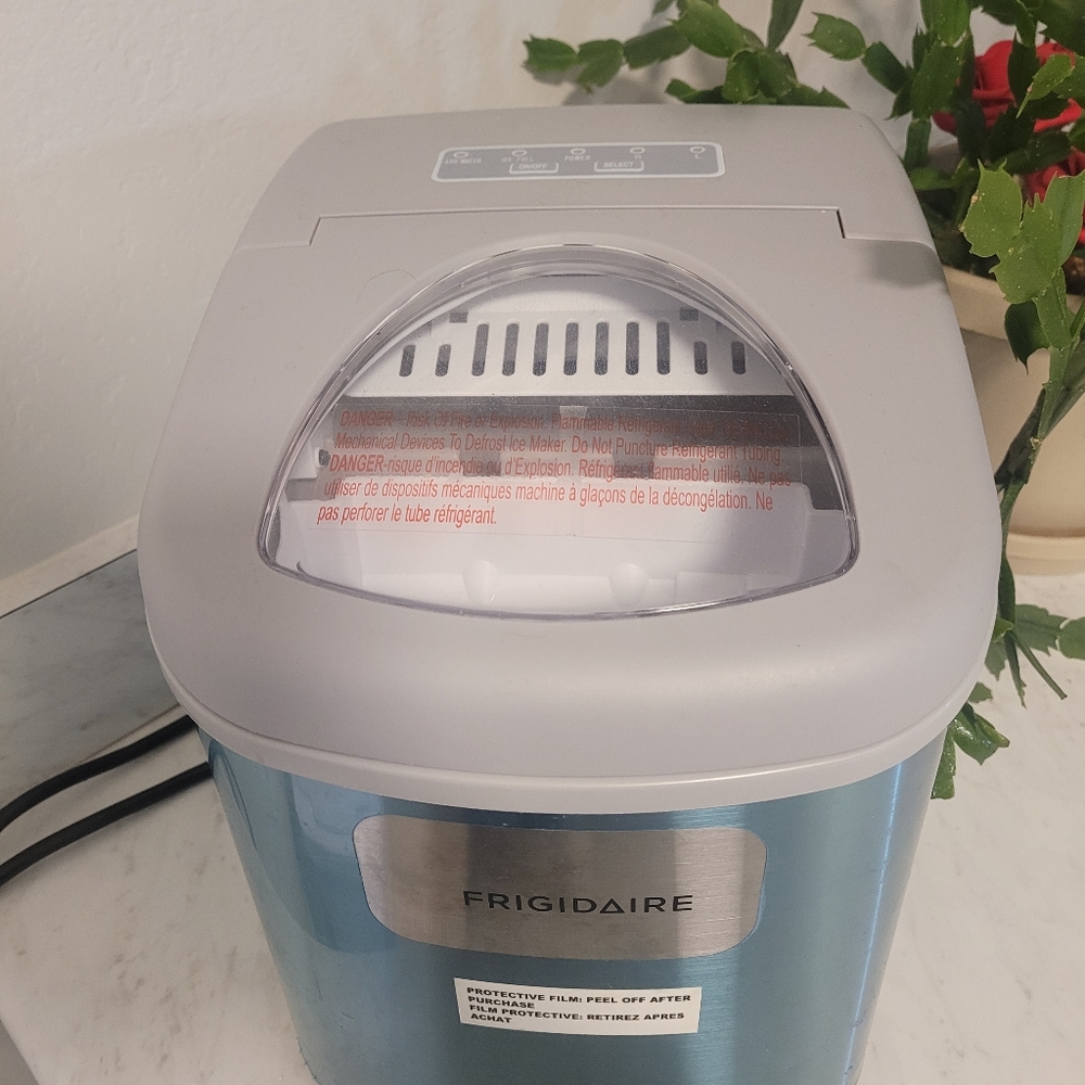 Frigidaire Efic130-ss ice maker